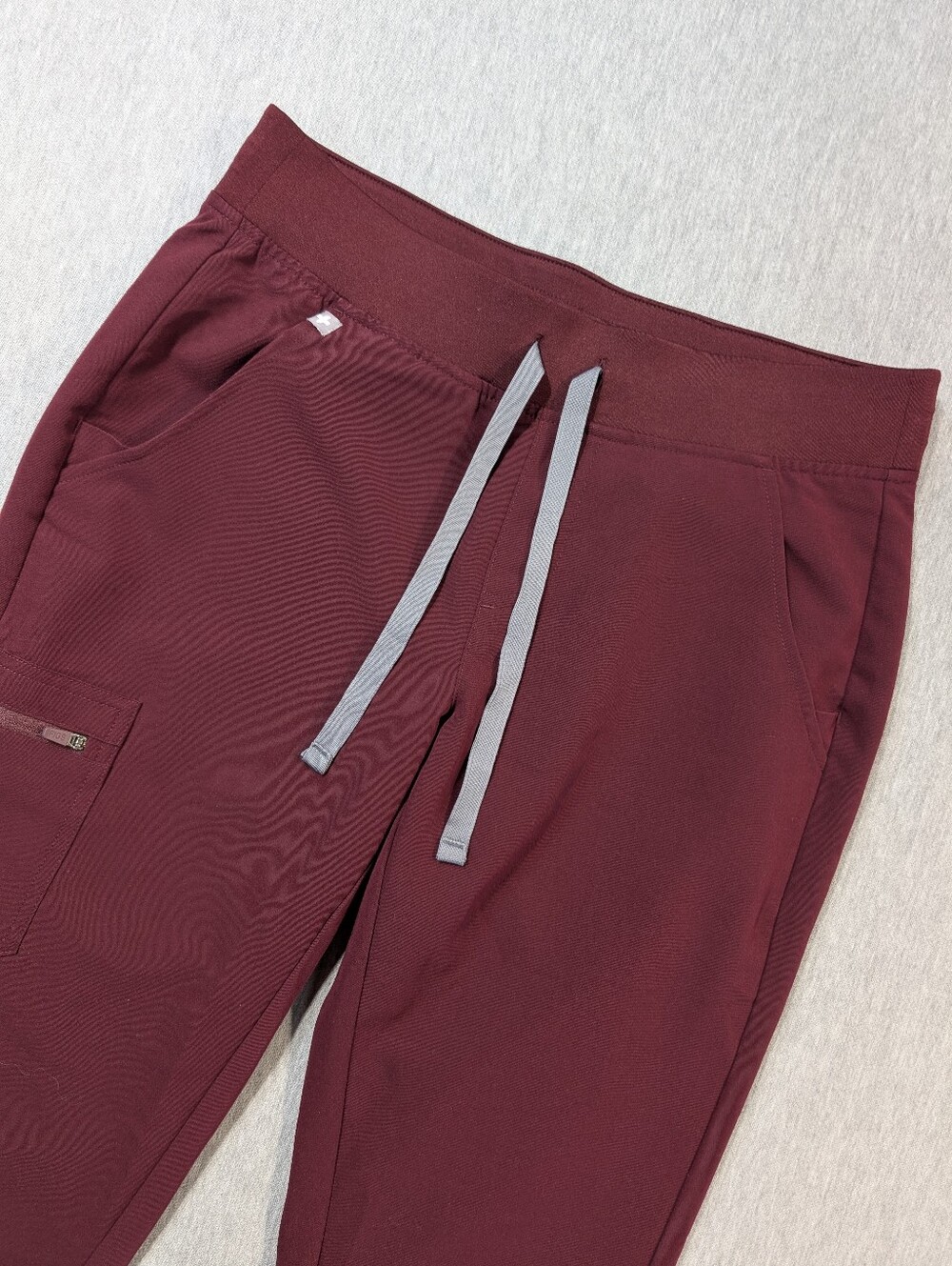 FIGS Zamora Fionx Scrub Pants Jogger Women's Small Maroon Technical Collection